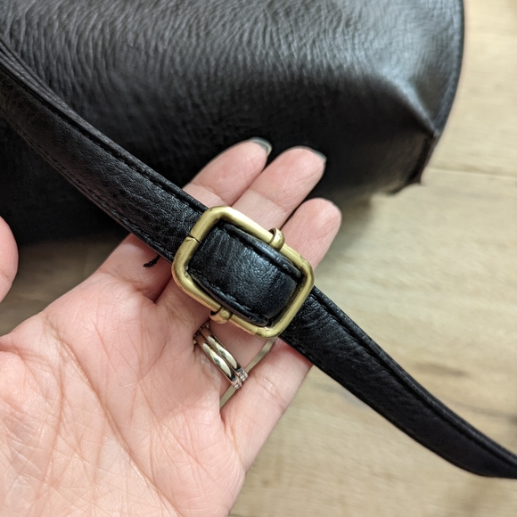 Street Level Reversible Crossbody Top Handle Tote Bag - Picture 6 of 10